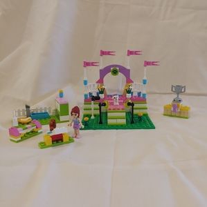 LEGO FRIENDS Mia's Dog Show